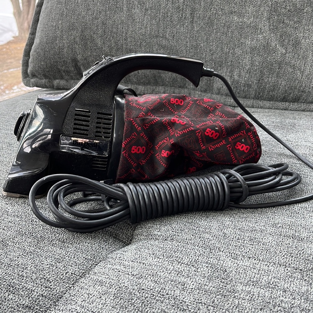 Vintage Dirt Devil.  Never been used:runs great! Sitting on Mimi’s shelf..20+yrs